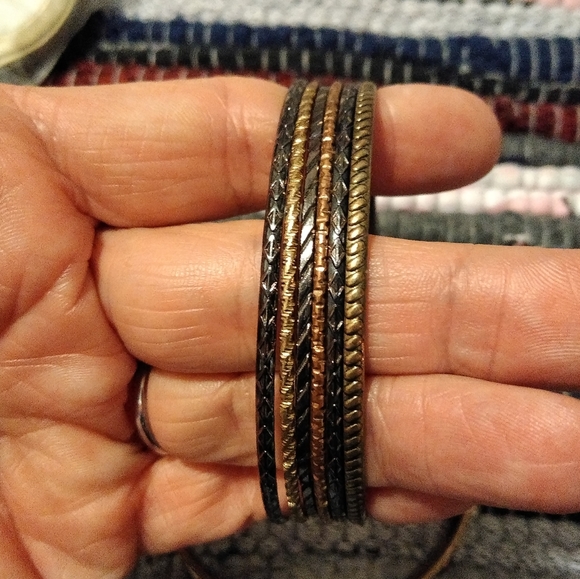 🍾HOST PICK🍾06/01/20 Set of 11 Vintage Bangles - Picture 5 of 13